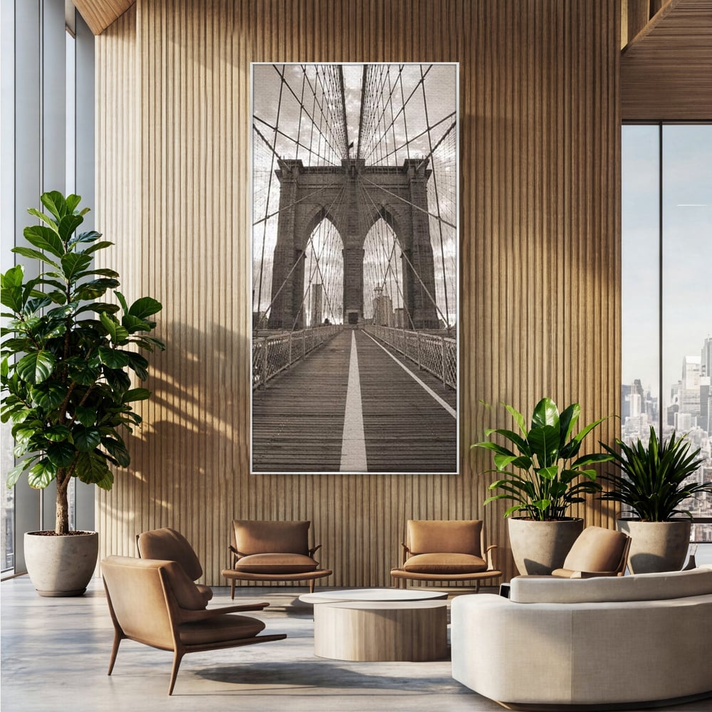 Tablou canvas cu fotografie verticala cu podul din new york, in rama de aluminiu argintiu, pe perete intr-un birou